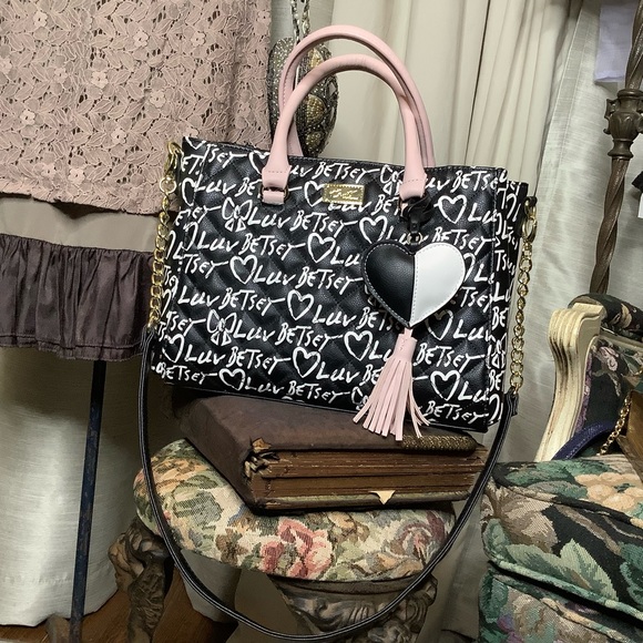 Betsey Johnson Handbags - BETSEY JOHNSON Black Quilted Tote with White “Luv Betsey” Printed Design